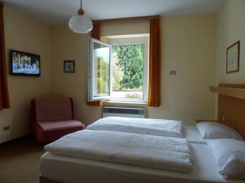 Garni Ischia Bed & Breakfast Torbole Sul Garda Room photo
